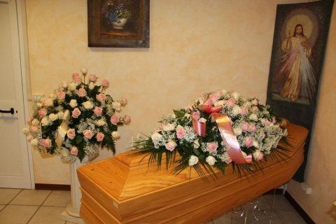 Addobbi per casse funebri