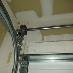 A close up of the inside of a garage door.