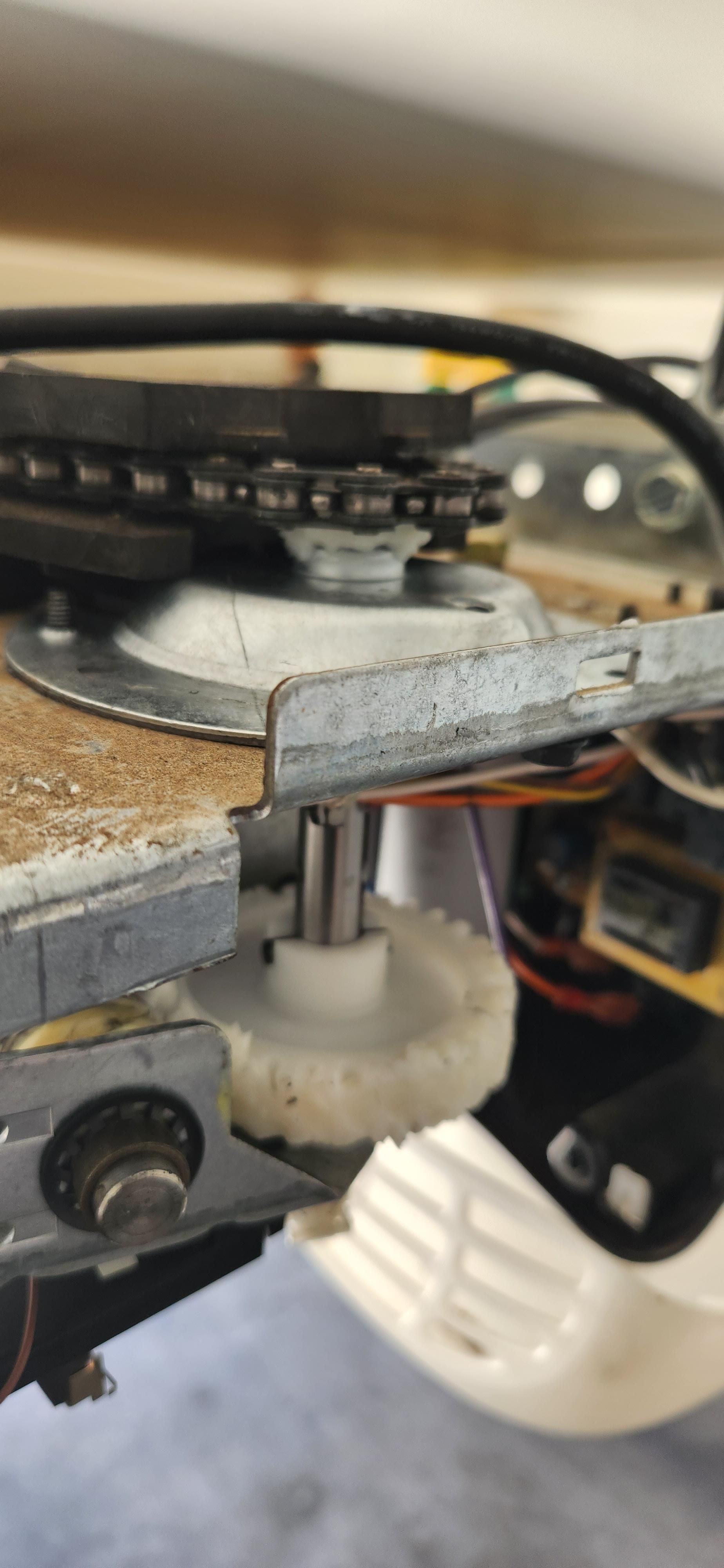 A close up of a machine with a chain attached to it.