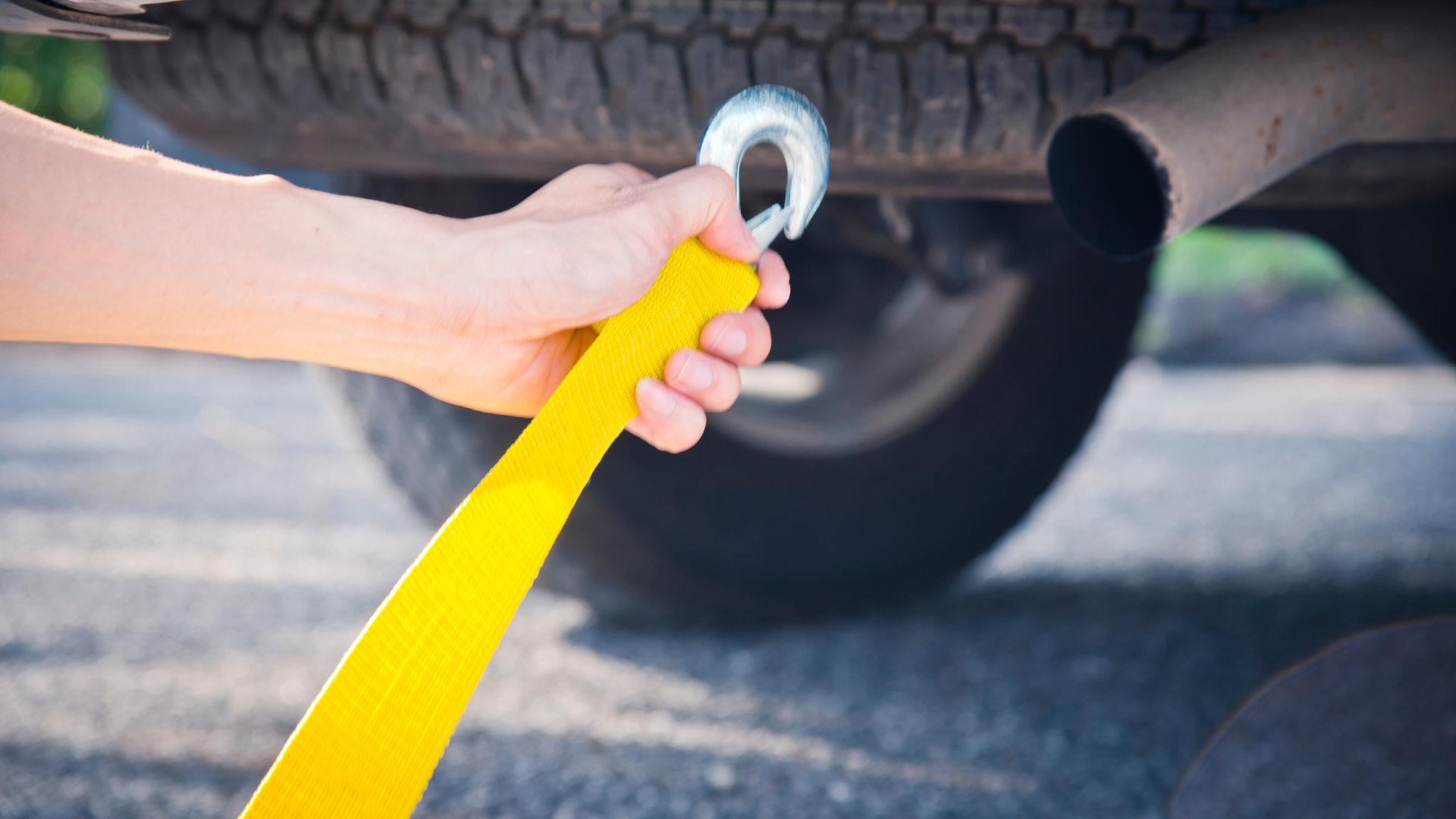 car preparing towing by tow truck