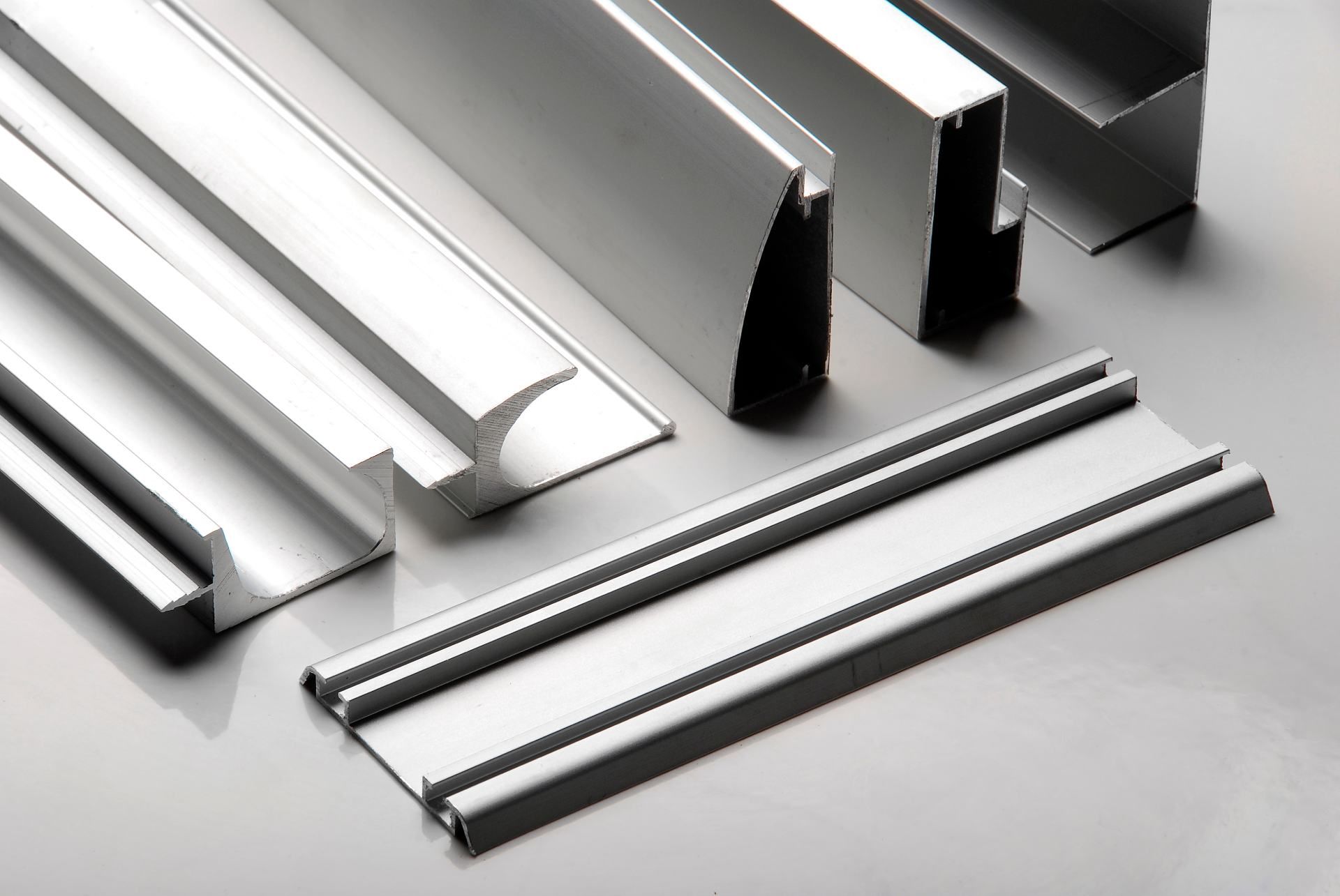 There are many different types of aluminum profiles on a table.