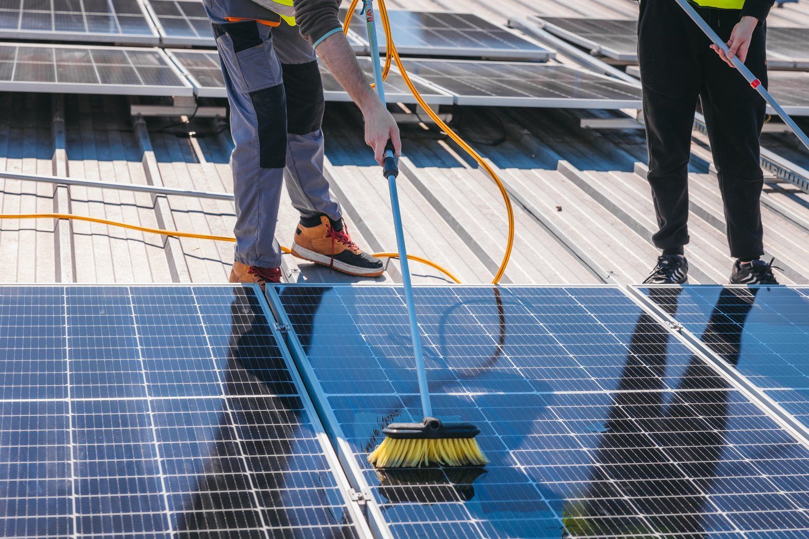 A wooden fence is sitting in the middle of a grassy field.