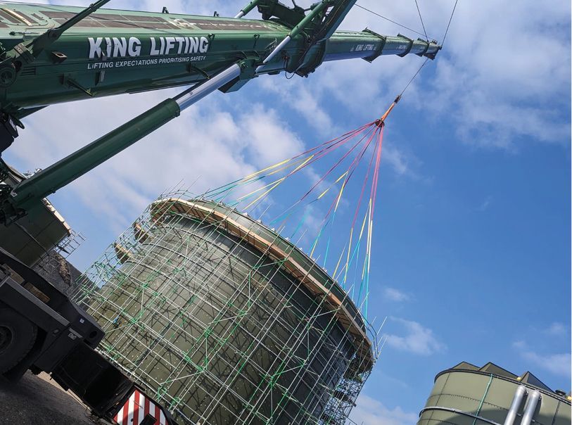 A king lifting crane is lifting a large object