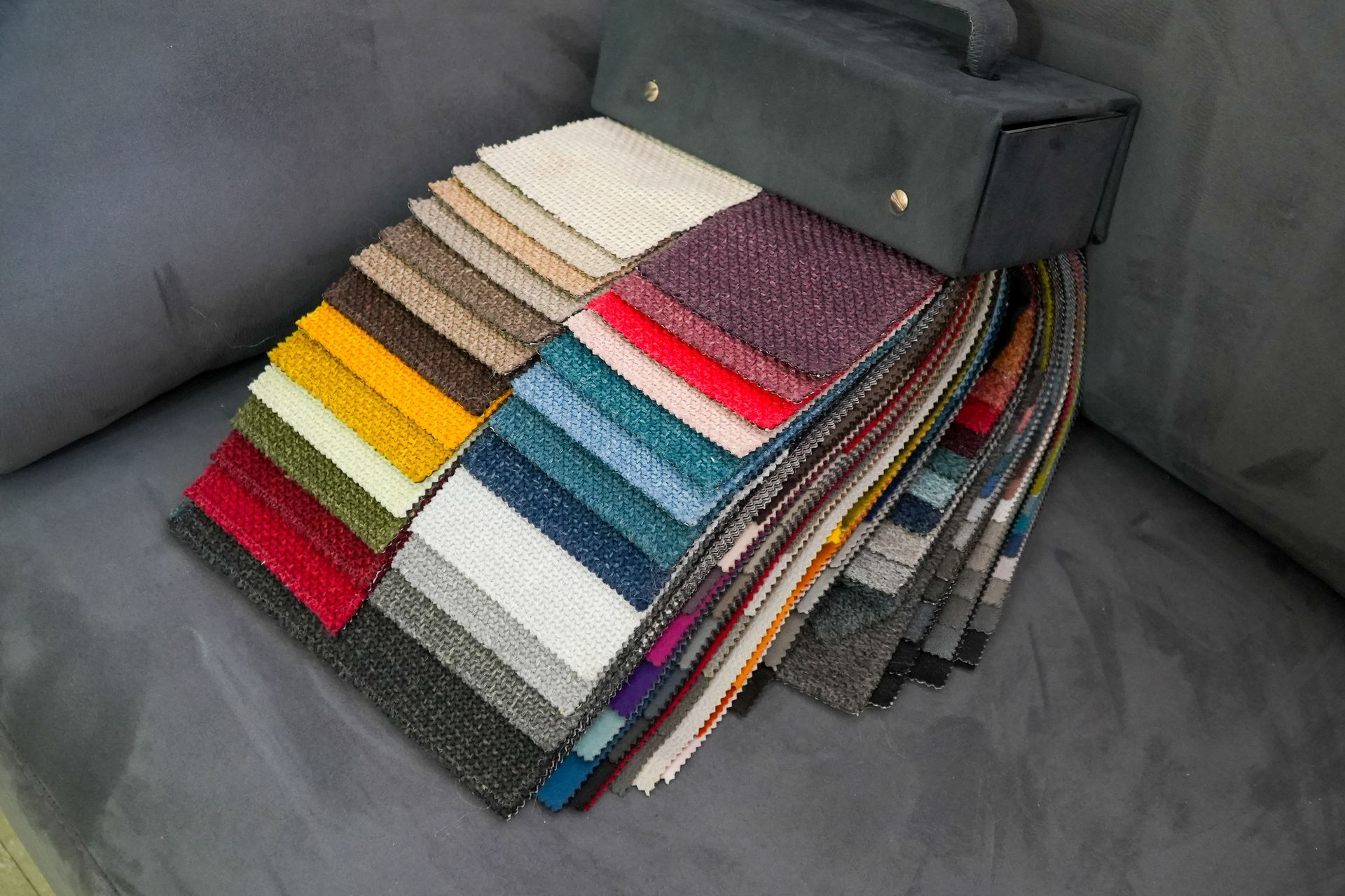 divani e poltrone multicolor
