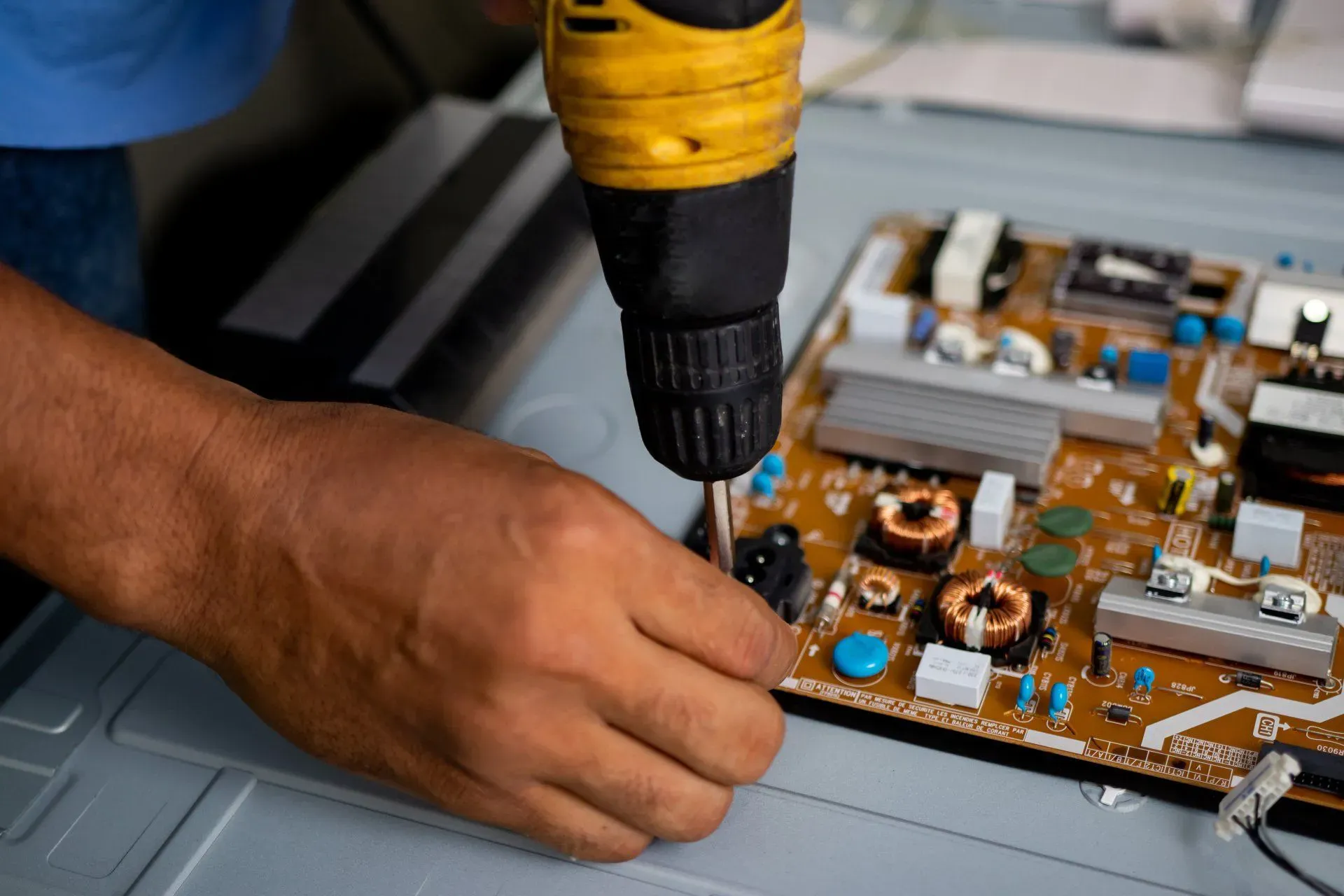 Manutenção de TV e eletrônicos