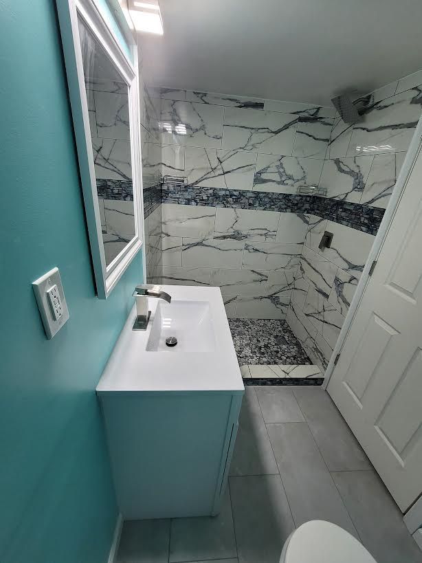 Modern bathroom with a white vanity