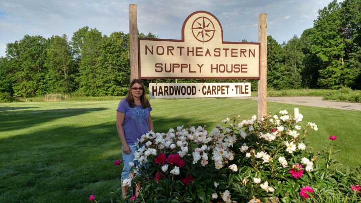 Hardwood Carpet Tile Welcome Sign - flooring store in Warren, OH