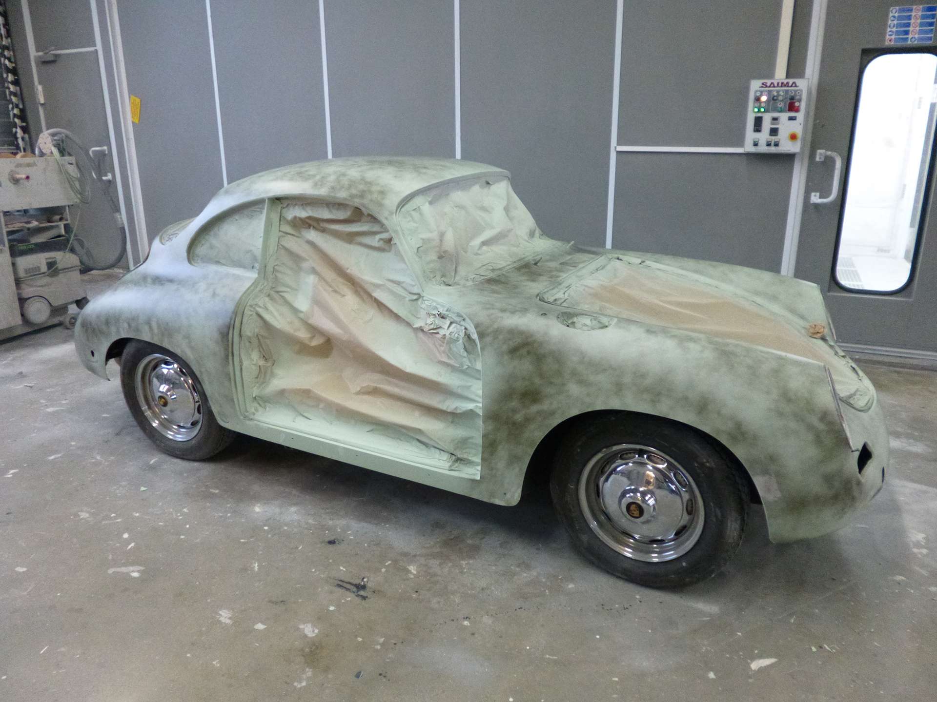Restauration d'une ancienne voiture Porsche dans la carrosserie Binggeli