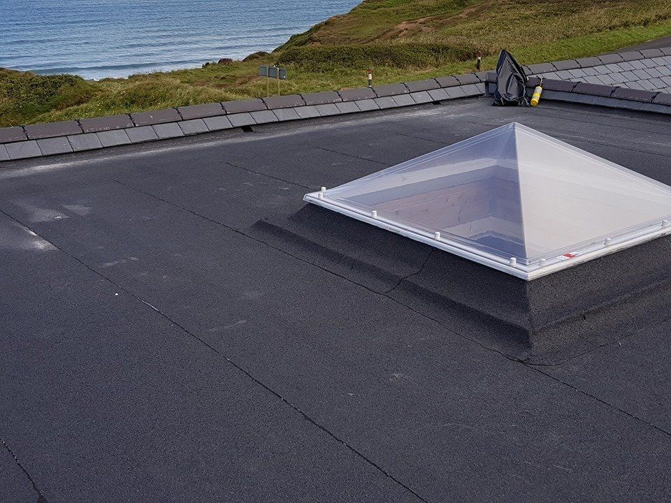 Flat roof with sun tunnel