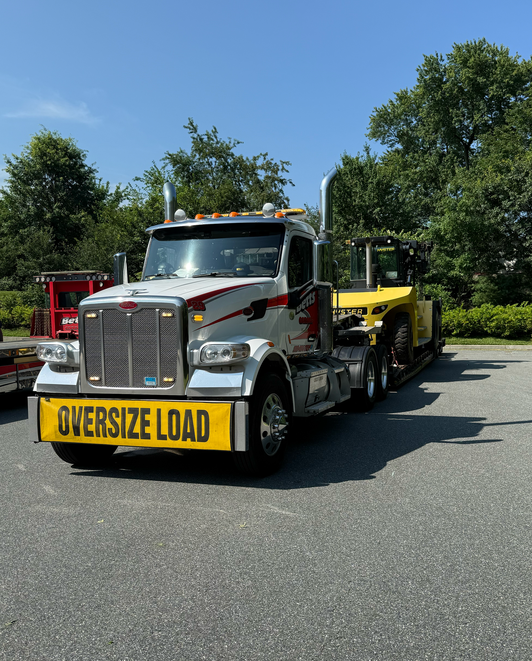 Betts Garage heavy-duty tow truck providing local hauling service