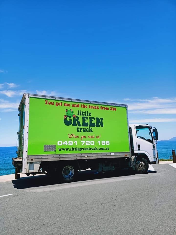 A Green Little Green Truck is Parked on the Side of the Road — Little Green Truck Port Macquarie in South West Rocks, NSW