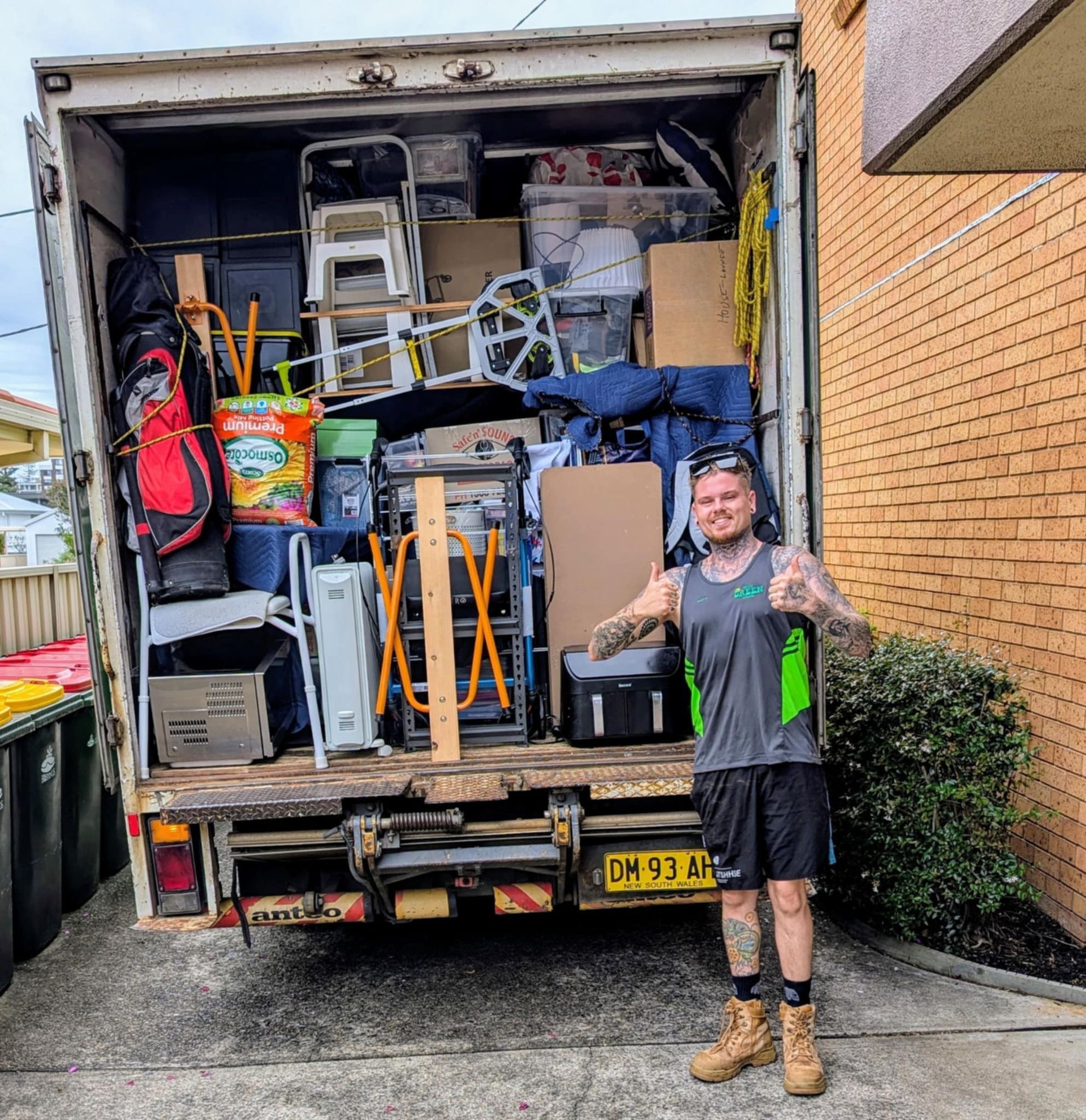 A Man and a Woman Are Standing Next to a Large Painting — Little Green Truck Port Macquarie in Port Macquarie, NSW
