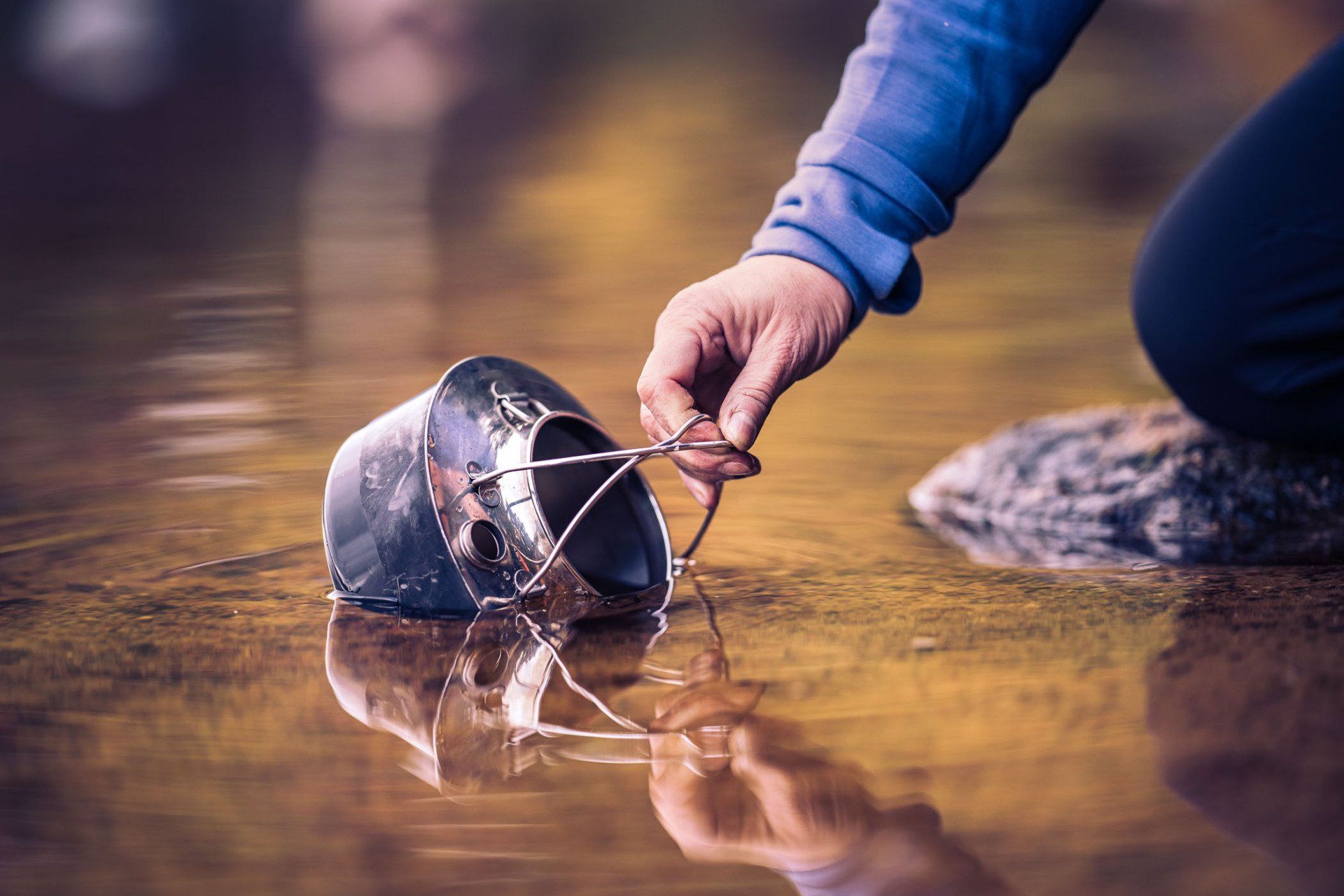 Hämtar vatten till kaffet