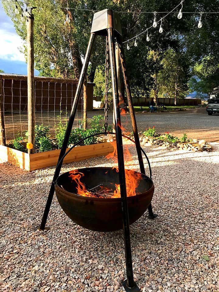 A fire pit is sitting on top of a gravel driveway.