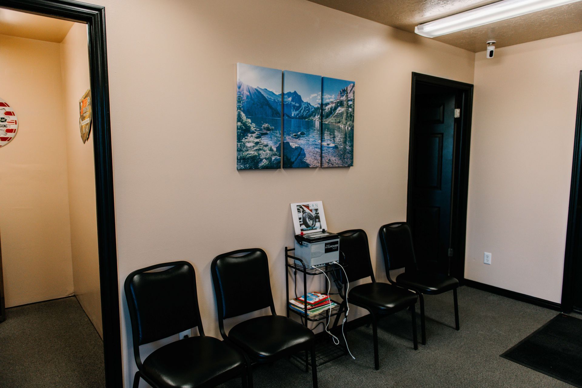 Waiting Area | K & N Automotive Inc.