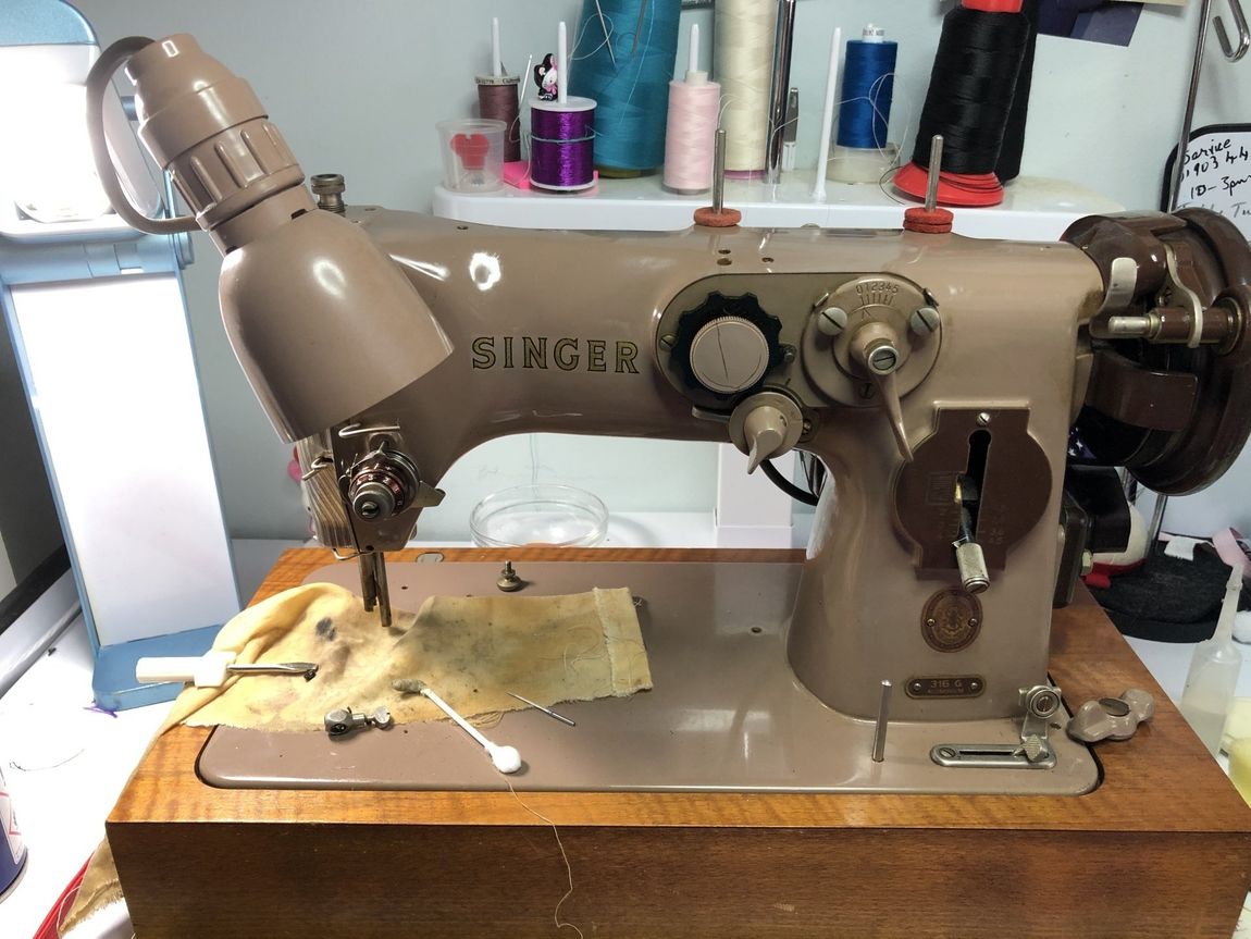 sewing machine Singer 316G