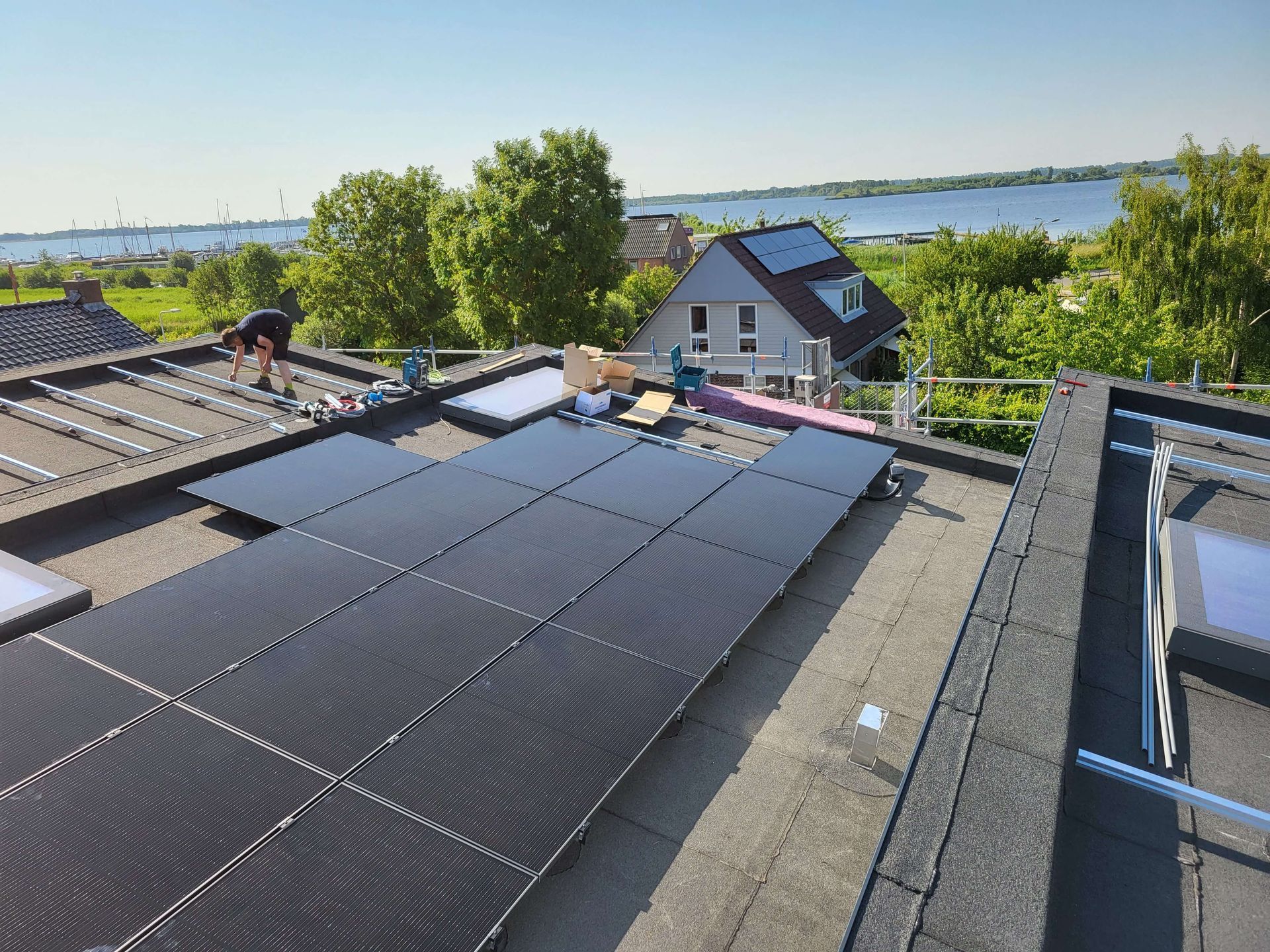 Zwembad Victron omvormers en accu opslag 105 KW