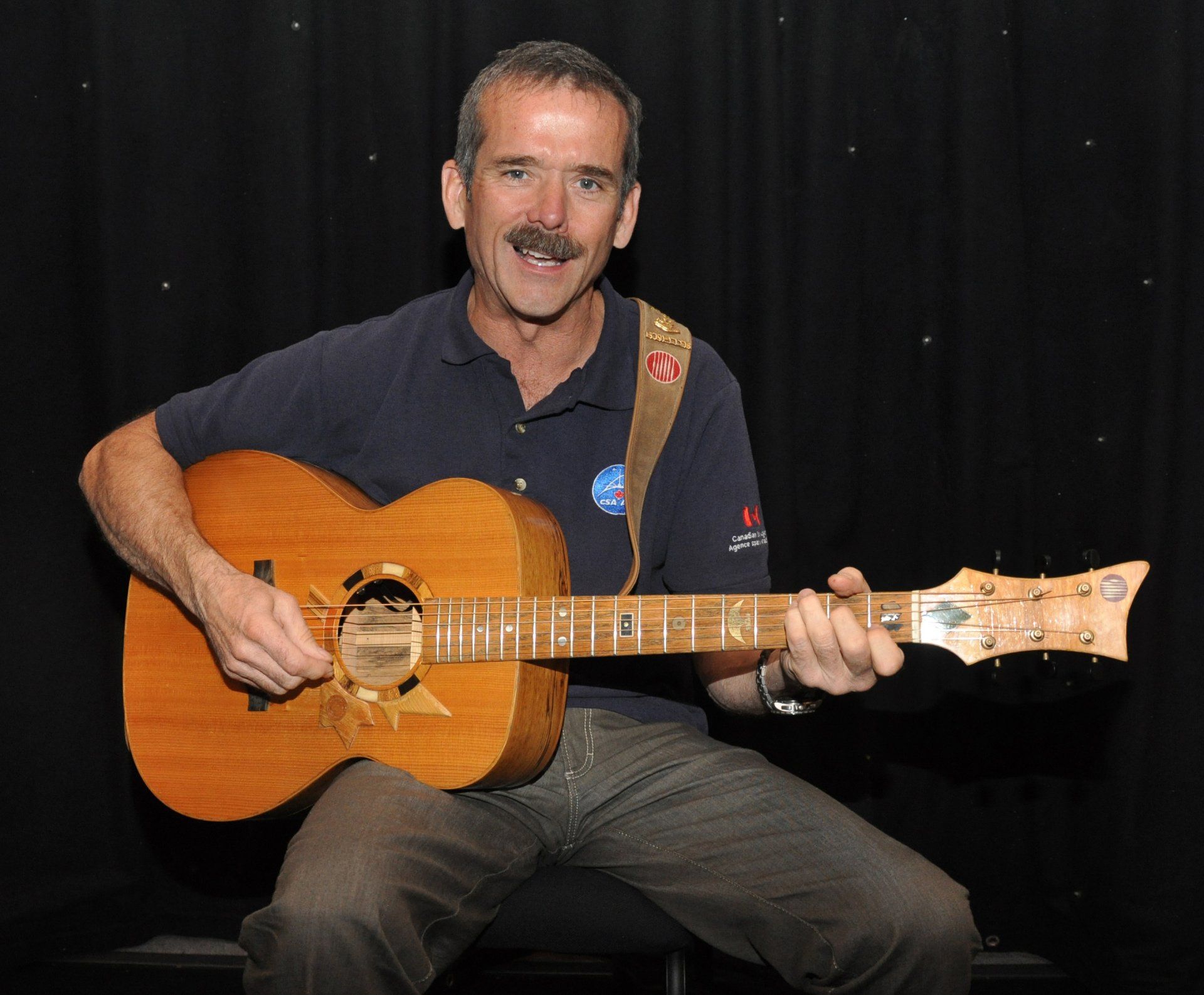 Chris Hadfield with Voyageur. Photo by Paul Mills.