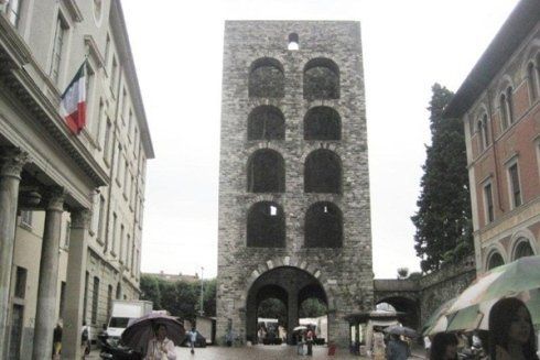 torre comunale como