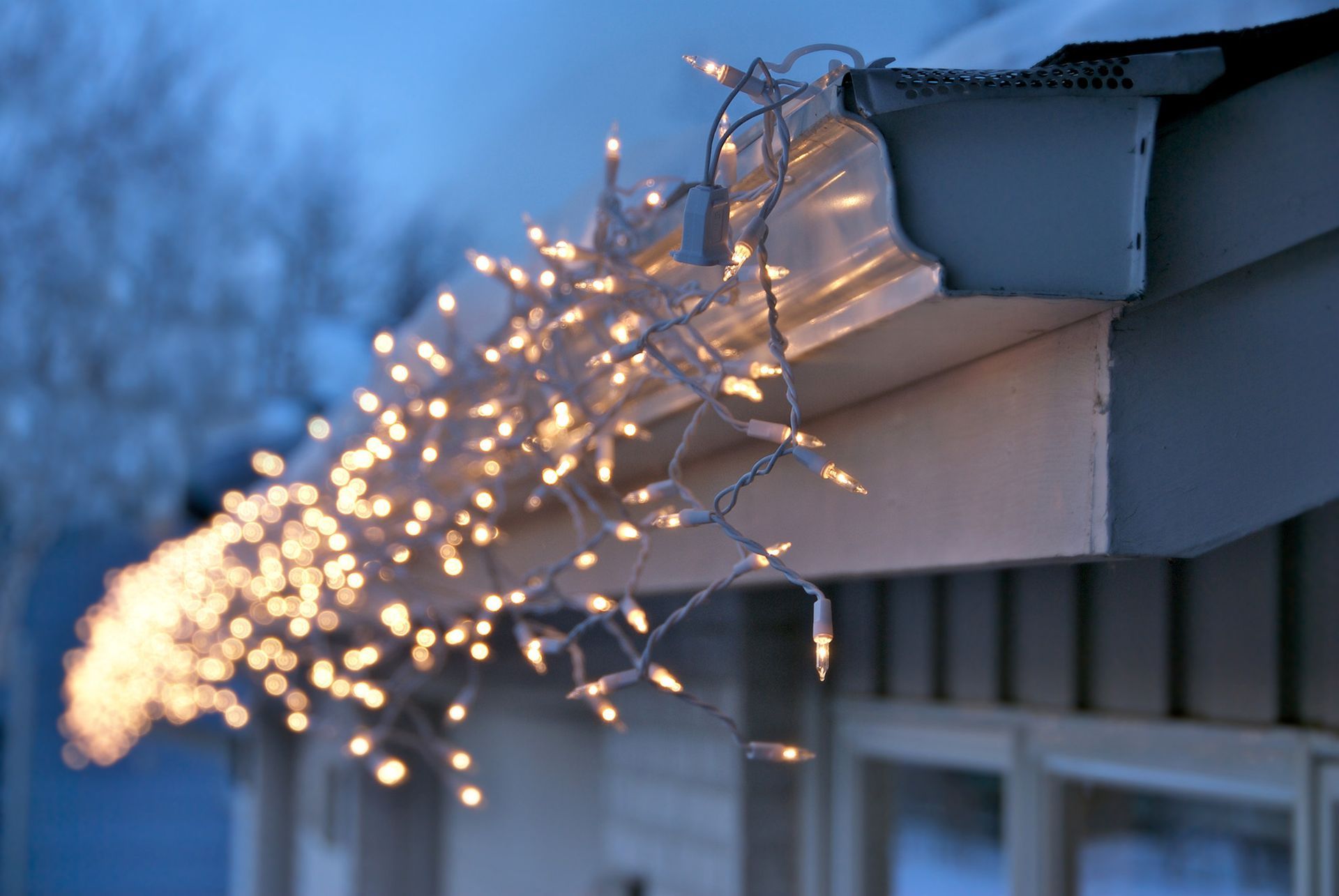 residential electrician safety tips for lights during christmas holiday