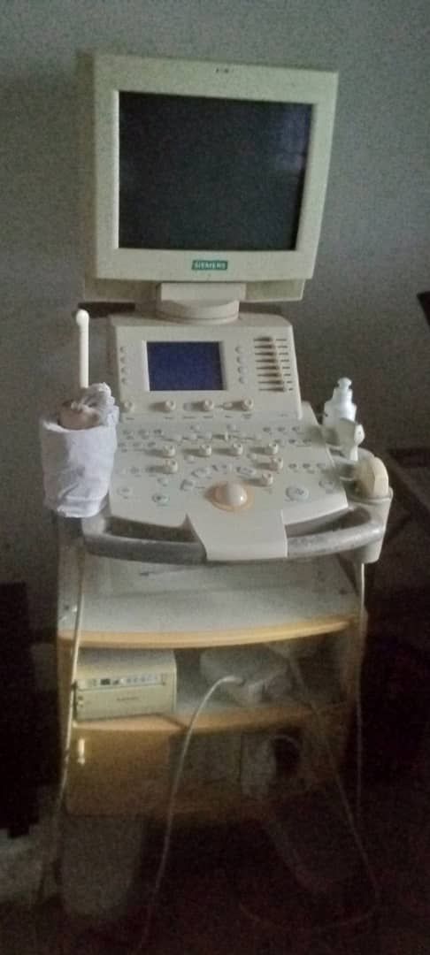 An ultrasound machine with a monitor on top of it