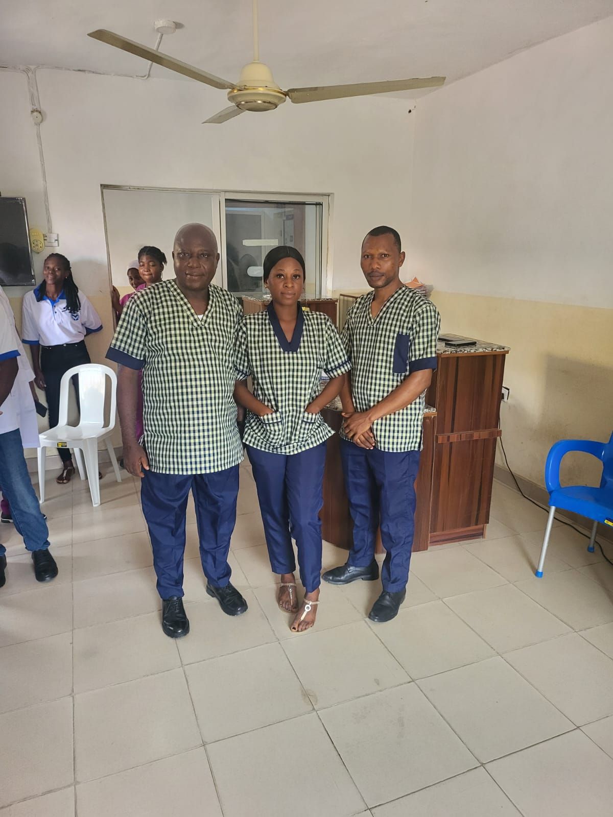 A group of people are posing for a picture in a room.