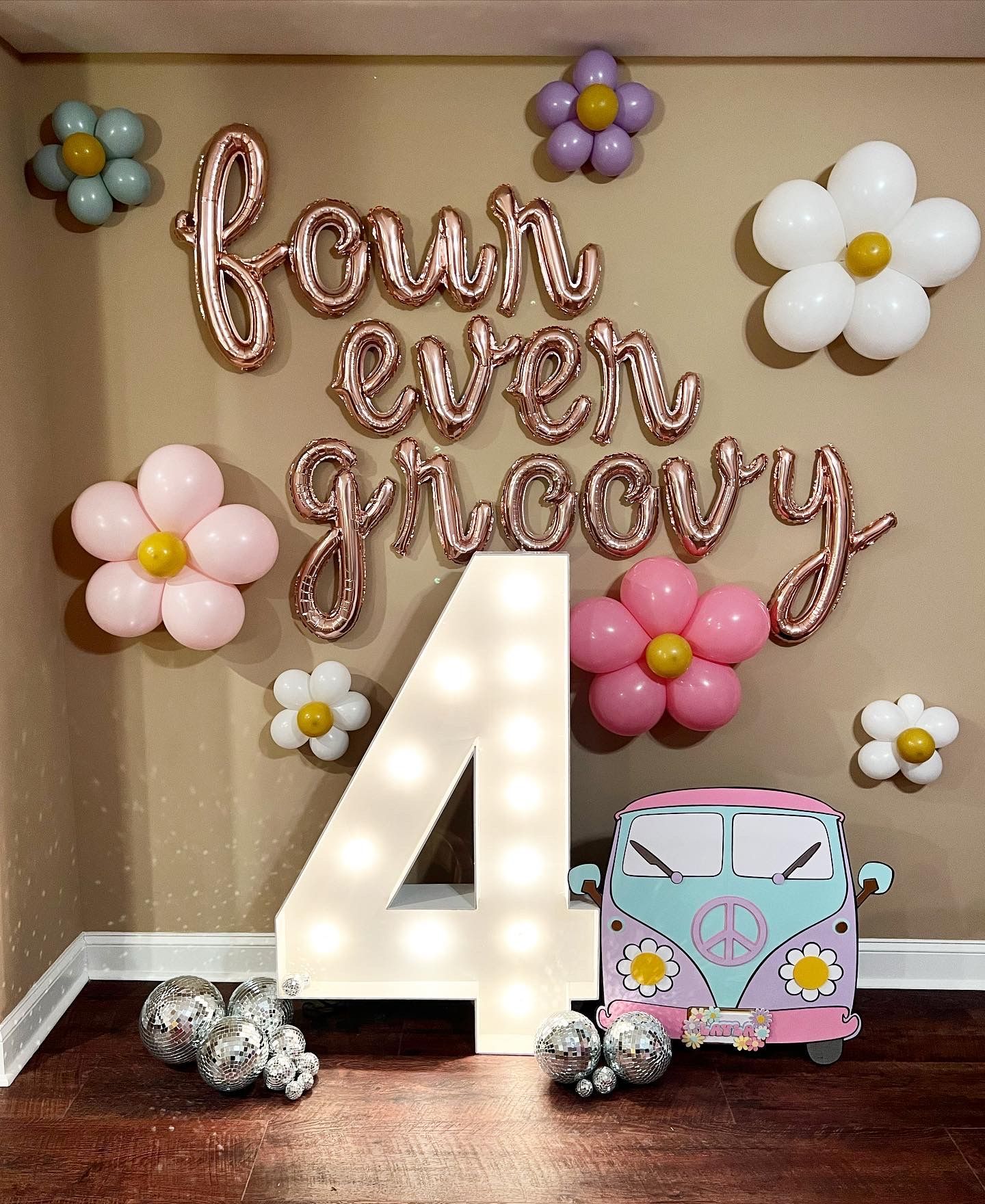 Birthday party decor: Rose gold 