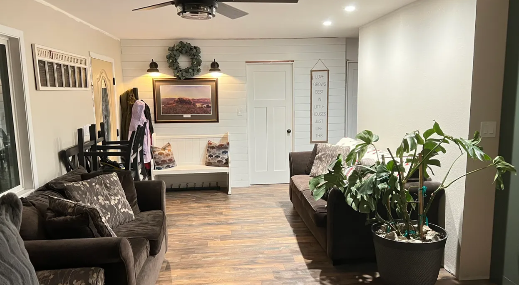 A living room filled with furniture and a ceiling fan.