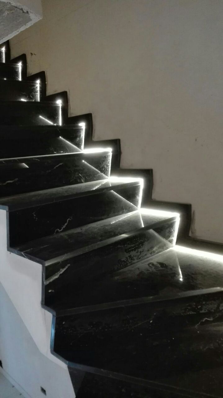 scale interne con illuminazione laterale