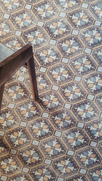 pavimento con piastrelle