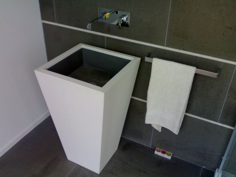 bagno con lavabo di design