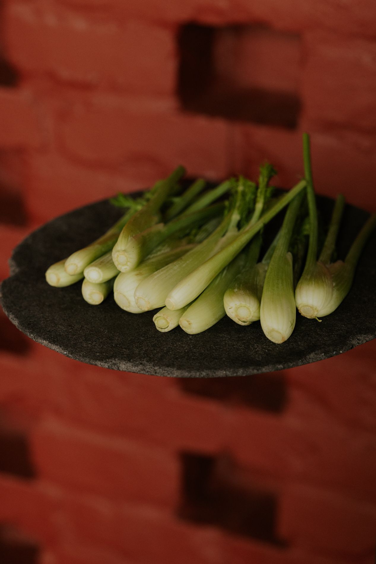 Uitgieten van een cocktail.