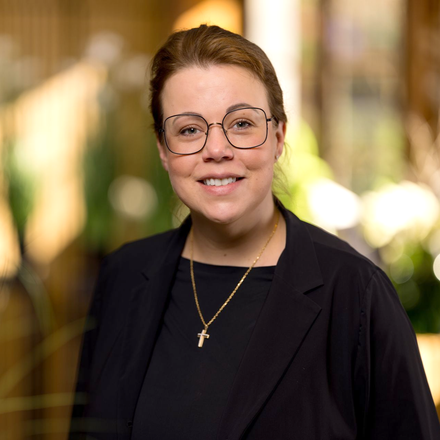 Rebecca Pinnow, Ansprechpartnerin im Trauerfall bei Bestattungen Alfred Roth, Remscheid