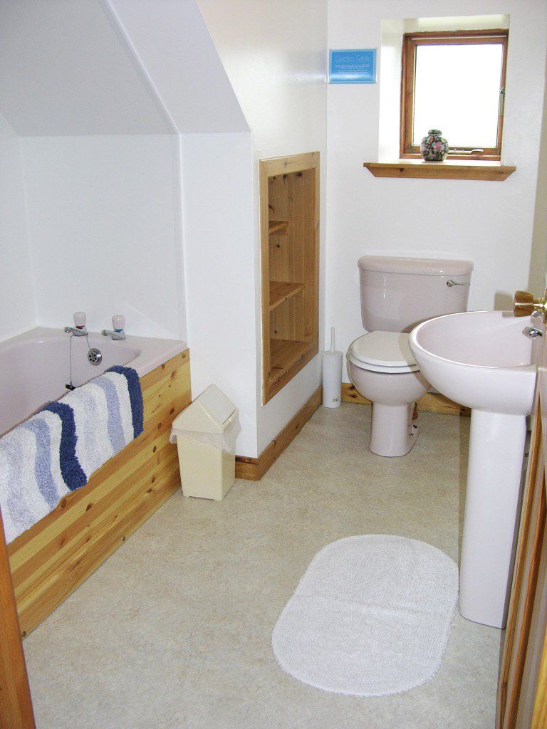 Cairns Cottage - Bathrooms