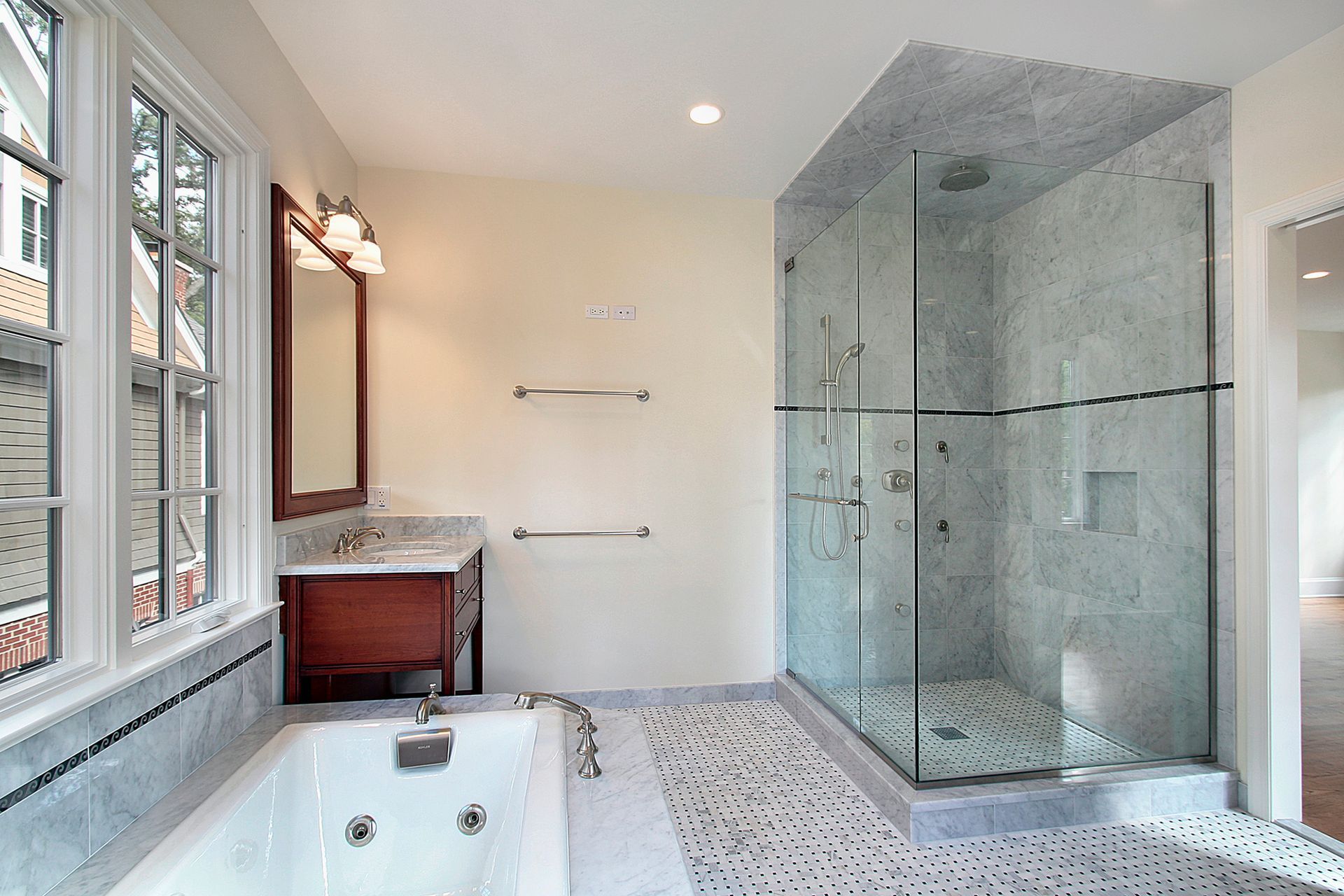 Frameless Shower Enclosures in Tampa, FL