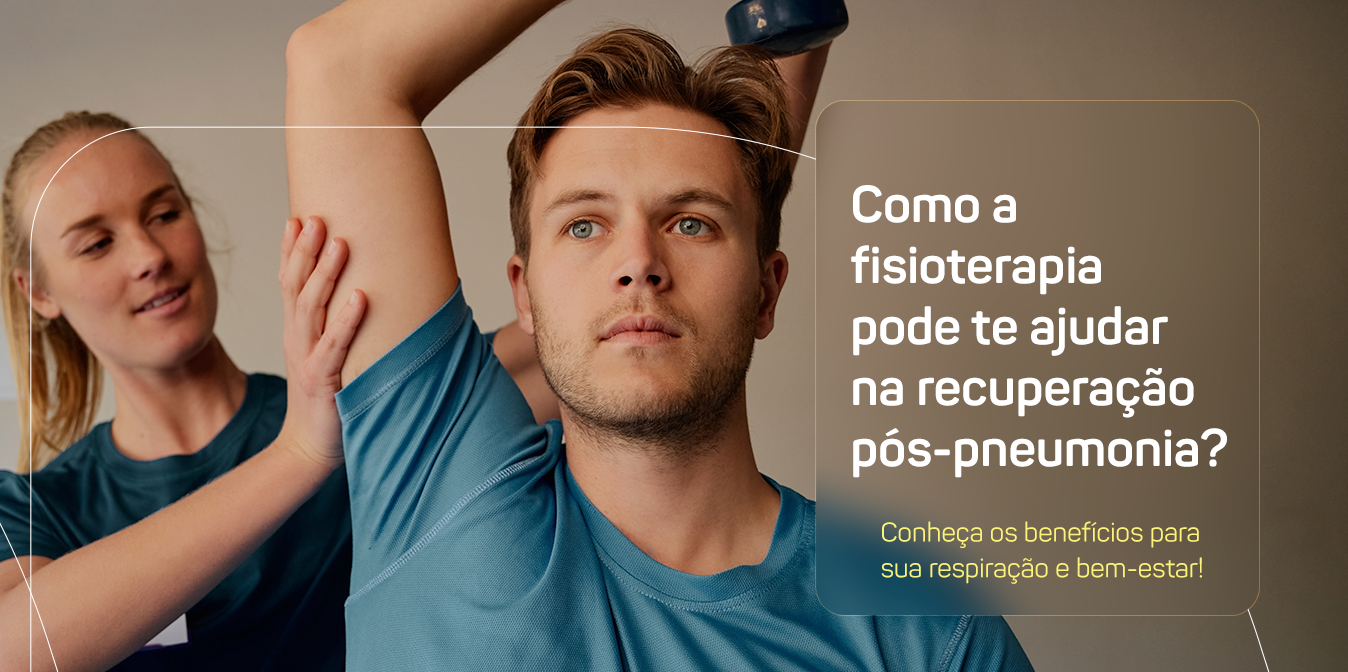 Um homem fazendo fisioterapia com uma profissional. 