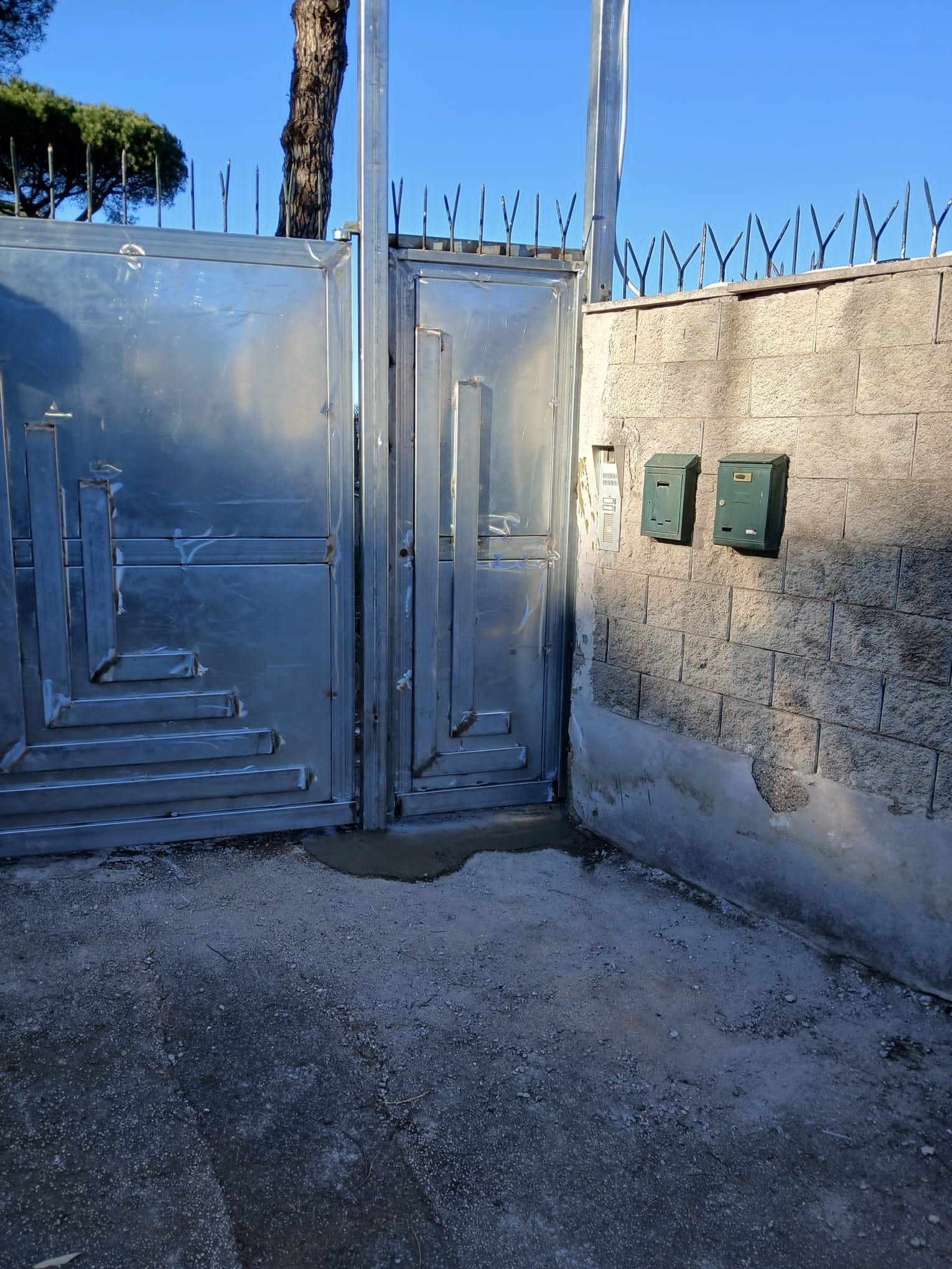 Cancello con accesso pedonale