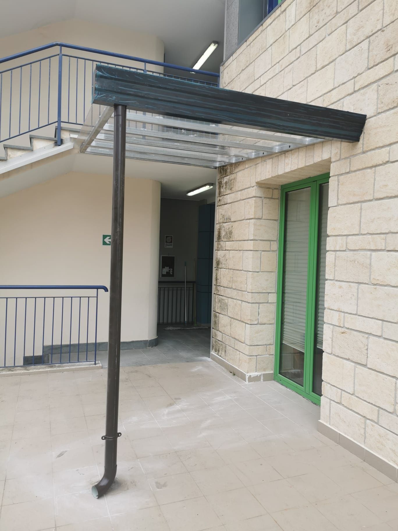 Pensilina copertura porta finestra