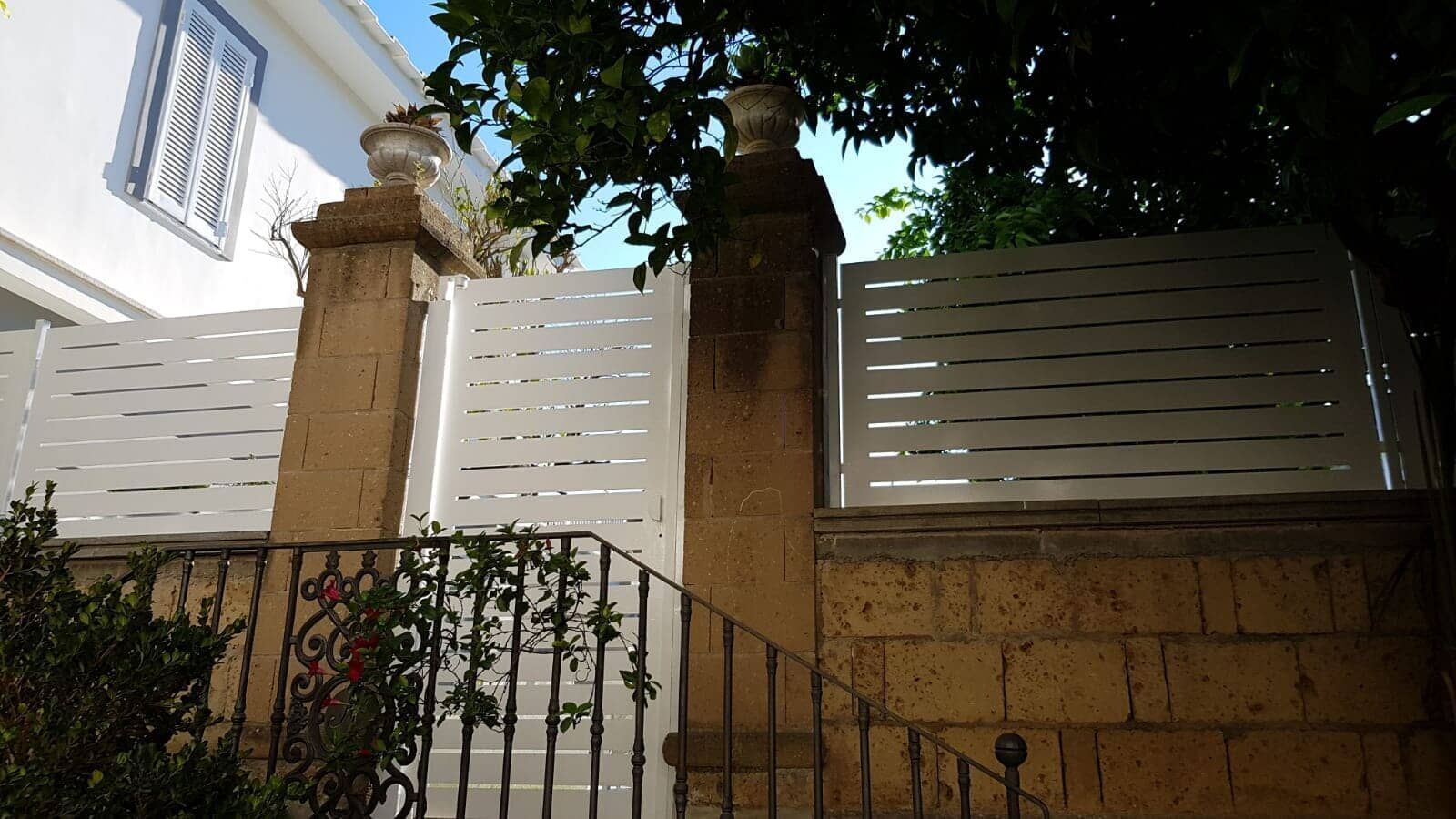 Porta pedonale e barriera