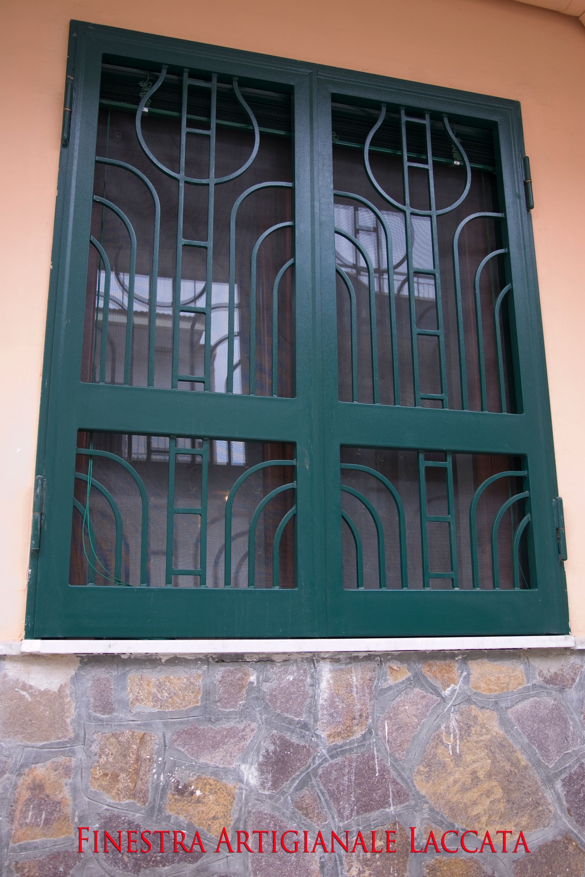 Finestra artigianale in ferro