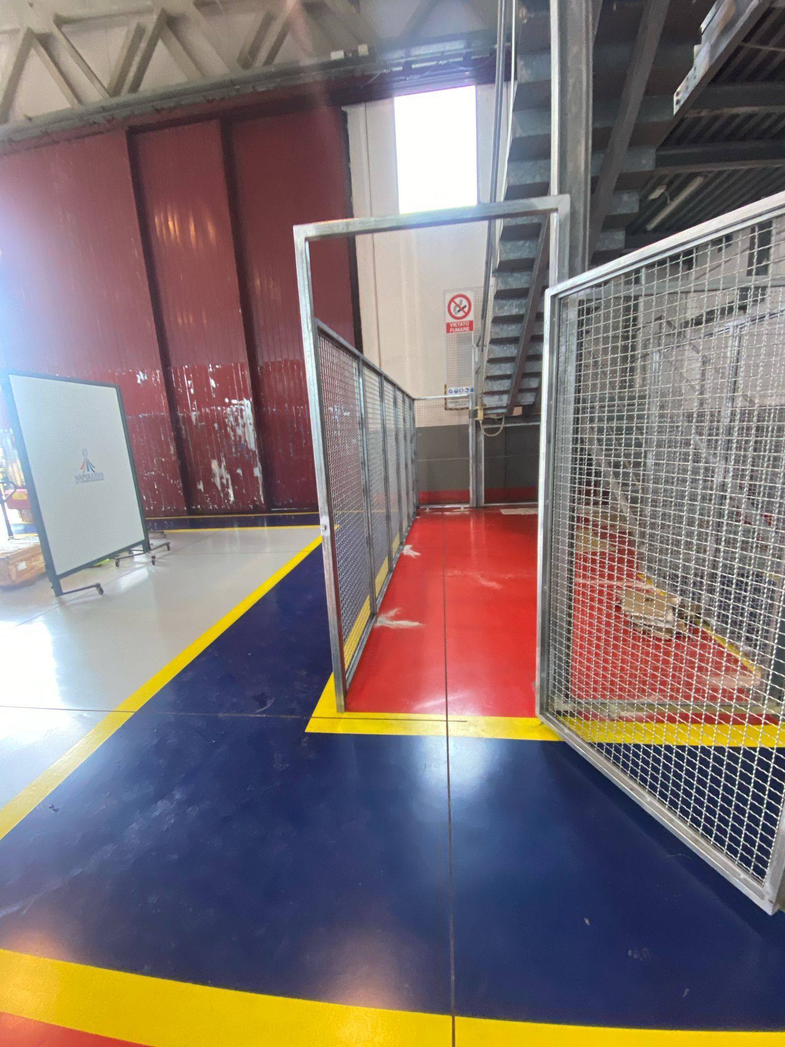 Grata aperta accesso scala