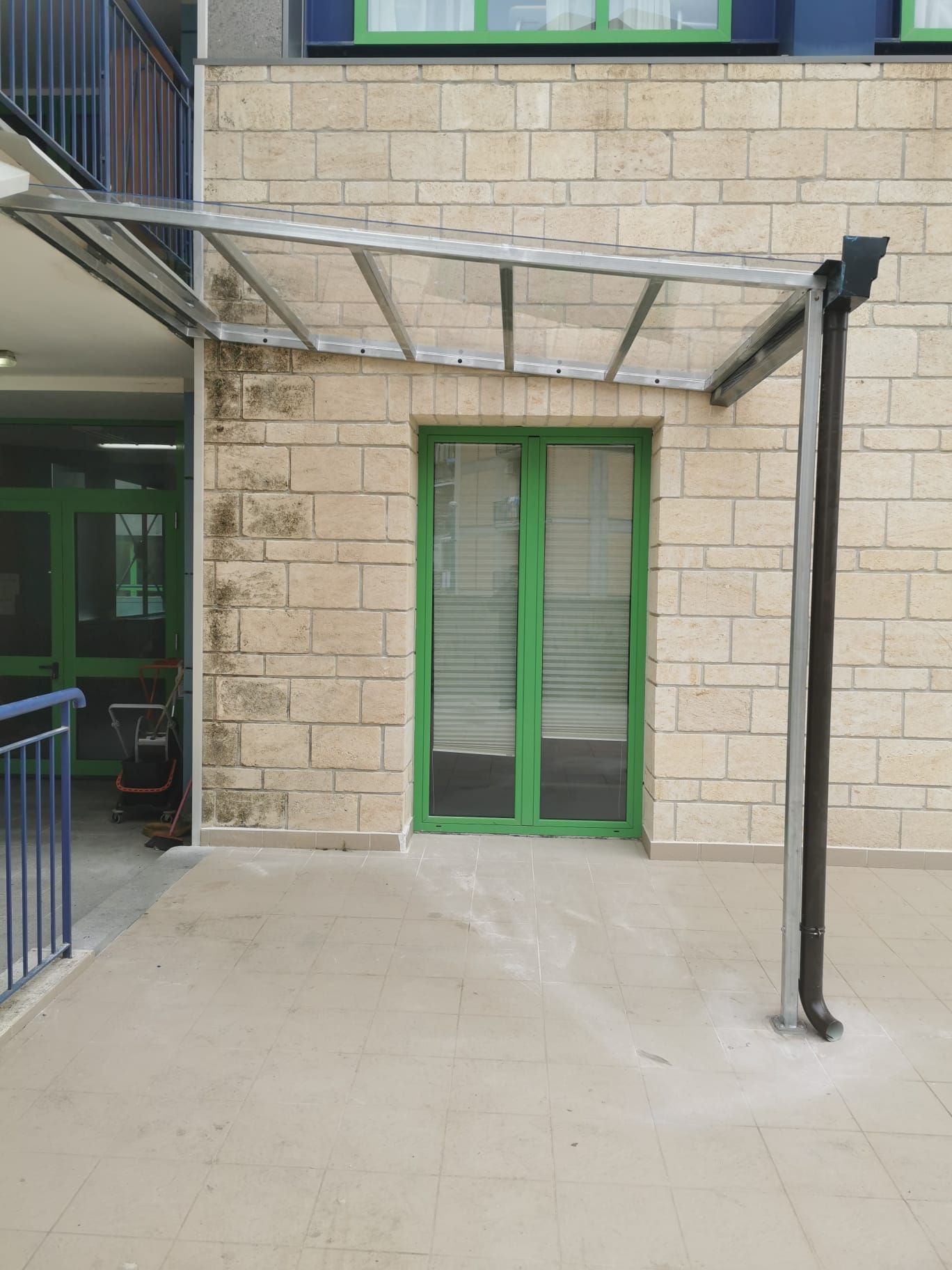 Pensilina copertura porta finestra