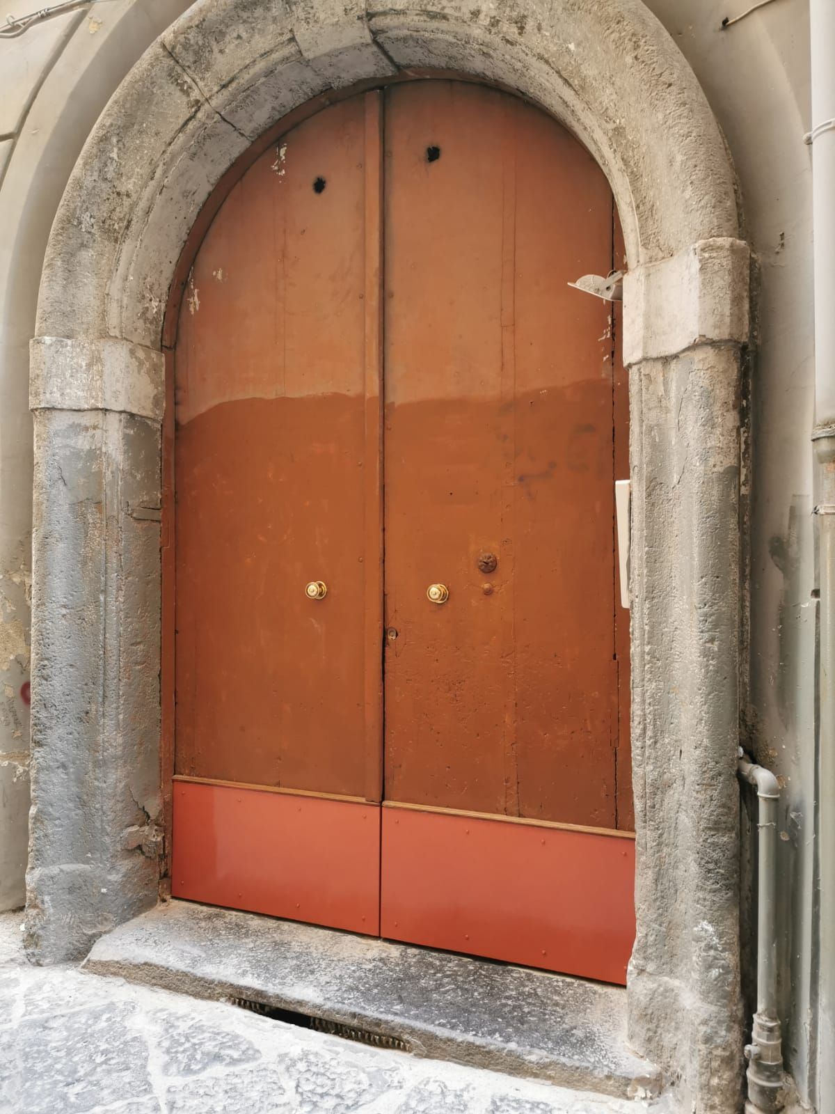 Restauro portone edificio storico