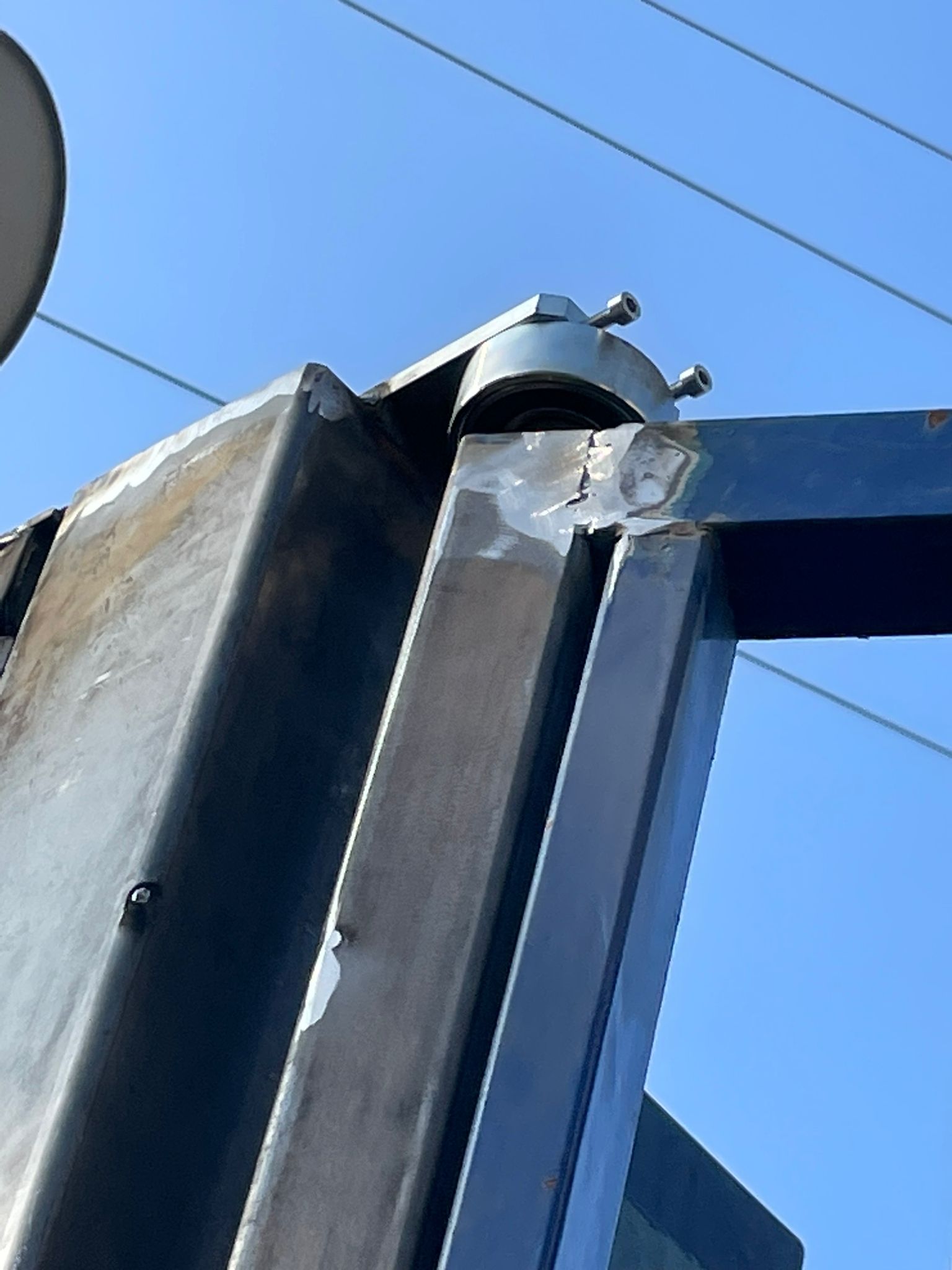 Riparazione struttura cancello in ferro