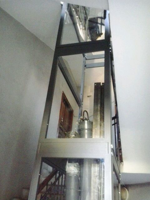 Vano ascensore interno in ferro