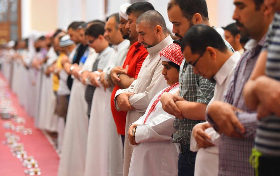 Muslims praying tarawih