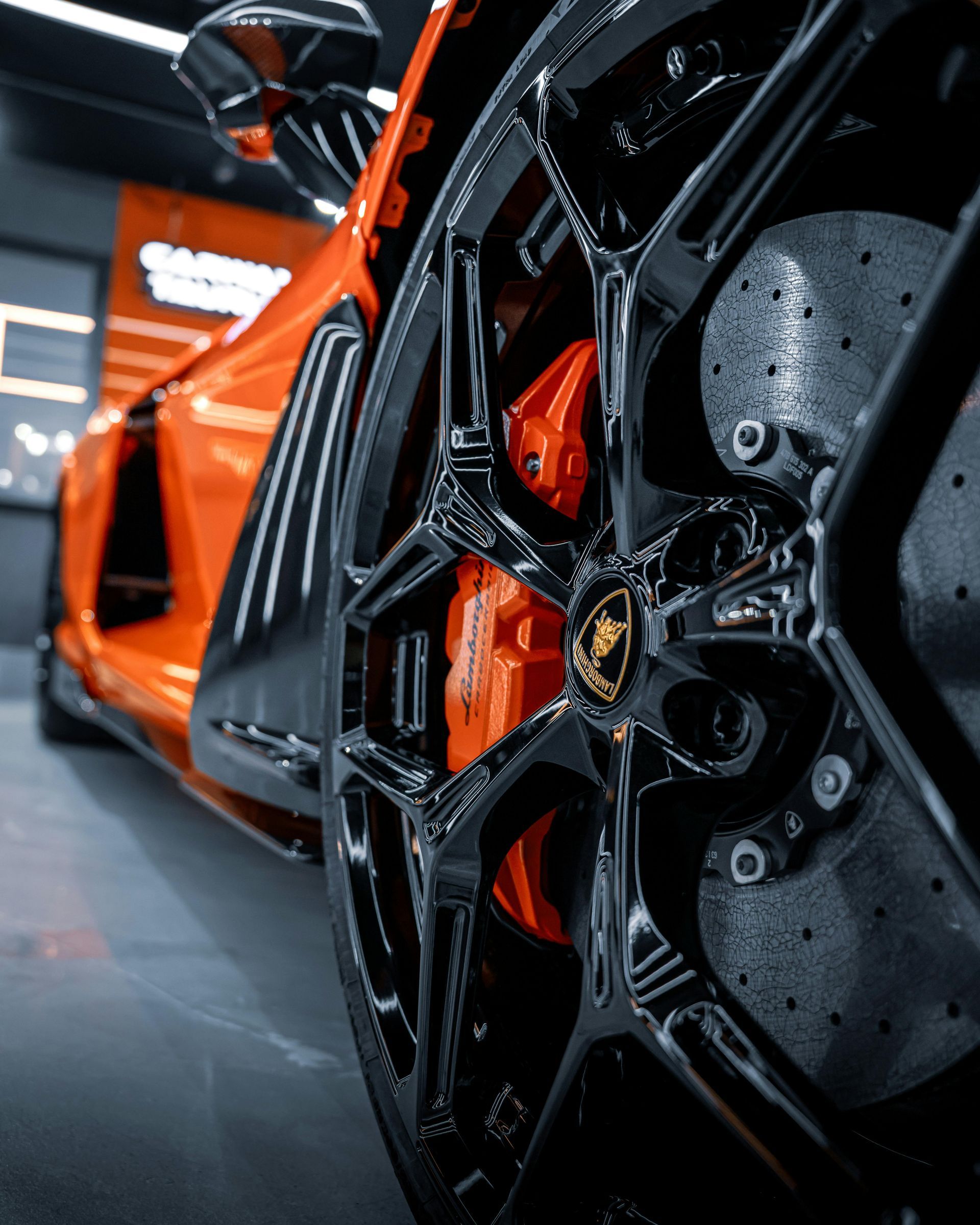 Lambo Wheel Shinning
