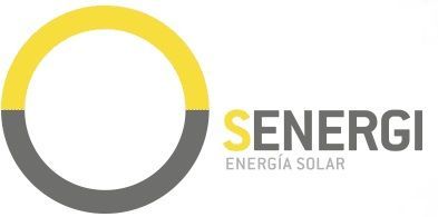 Logotipo de Senergi: un círculo dividido amarillo y gris junto a la palabra 