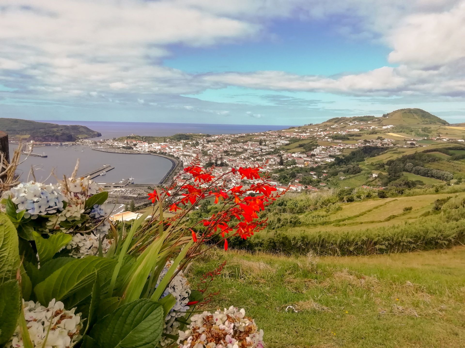 Visita ao Miradouro Nossa Senhora da Conceição nas nossas Excursões, Tours e Visitas Guiadas de meio dia na ilha do Faial Açores.