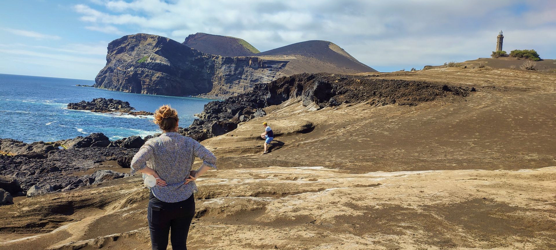 Visita ao Vulcão dos Capelinhos nas nossas Excursões, Tours e Visitas Guiadas de dia inteiro na ilha do Faial Açores.